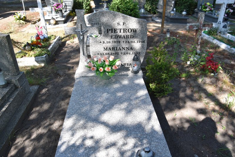 Grób Marianna Pietrow